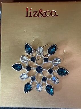 NWT Liz & Co. gem filled snowflake